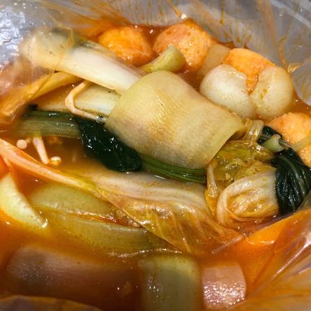 张亮麻辣烫(海鲜街店)-"来大外考试,在住宿点的外卖,很大一桶,份.