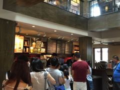 等位区-星巴克臻选(成都宽窄巷子店)