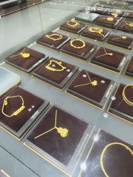 -周大福CHOW TAI FOOK(浦东八佰伴店)