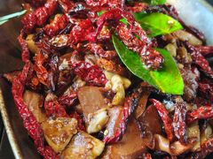 皱皮椒炒牛肝菌-Ameigo梅果·云贵川bistro(长宁来福士店)