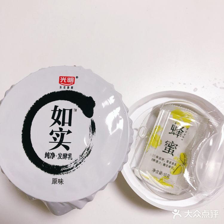 带着好奇心，我去超市买了一个，确实第一口吃下去真的巨酸
