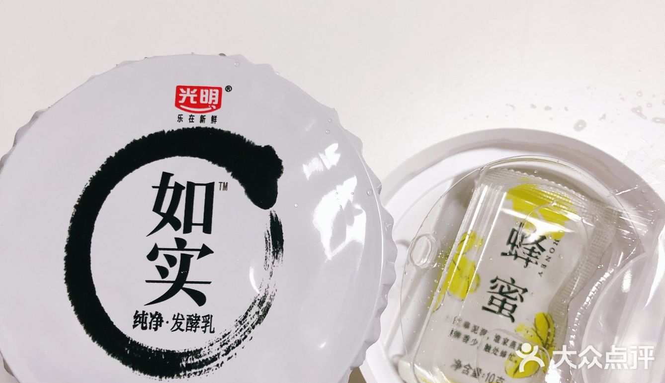 带着好奇心，我去超市买了一个，确实第一口吃下去真的巨酸