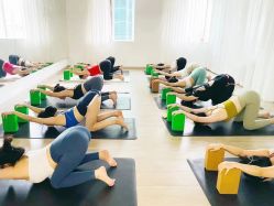 -闺蜜瑜伽·普拉提女性塑形馆