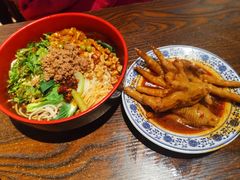 -爆炸头阿姨小四川正宗川味小吃(无任何分店)