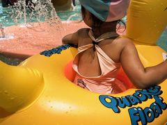 -涨巢·潮玩水疗局