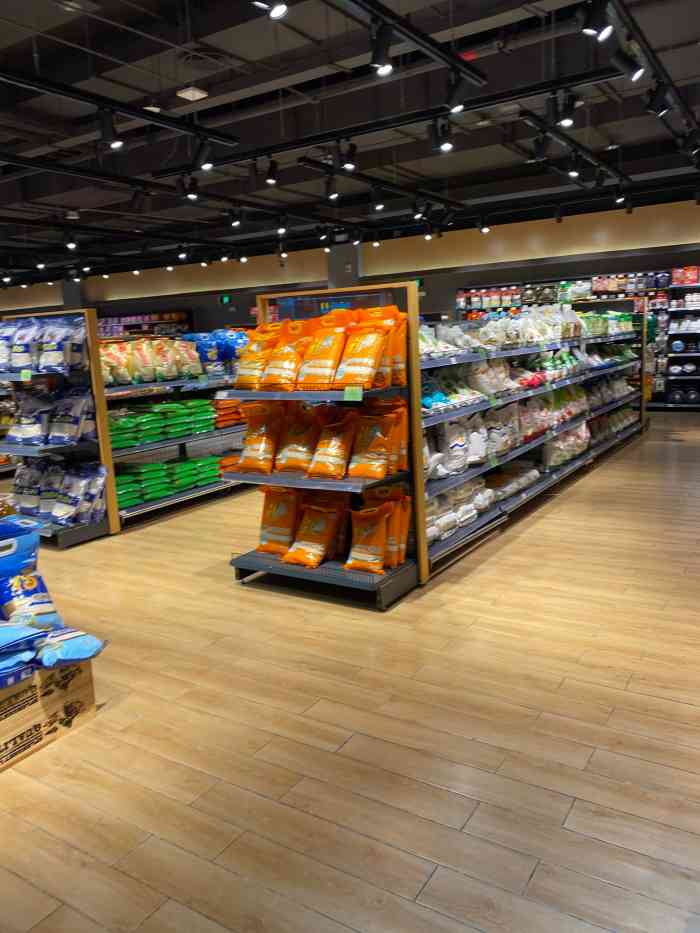 悠宝利超市(杭州新天地中心店)-"这个年代还有一元钱的面包,感人哇!