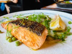 煎三文鱼伴青豆泥和香草沙拉-SMOKI & CO(五大道店)
