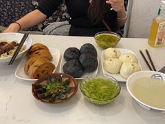 -李与白包子铺(桐梓林店)