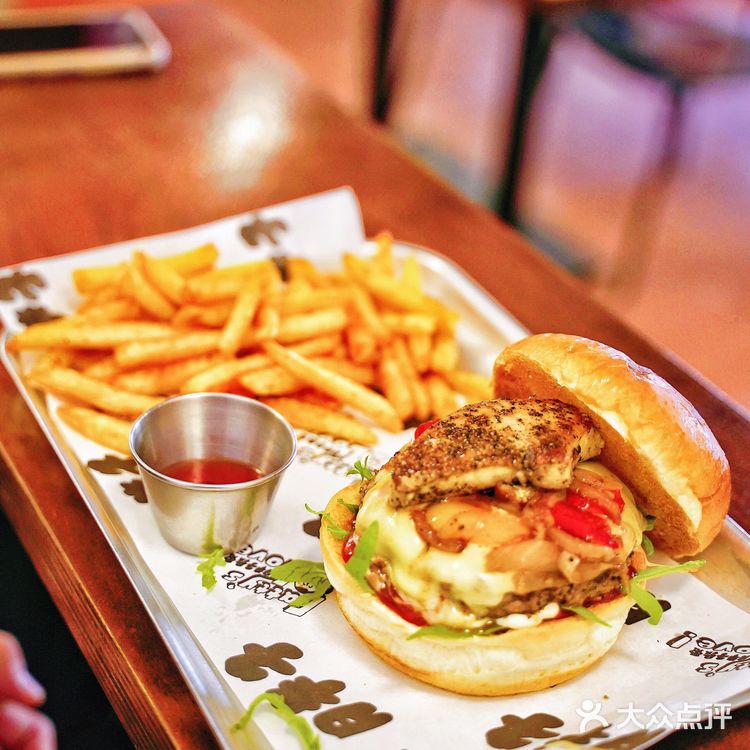魔都探店｜这个鹅肝牛肉汉堡🍔我愿每天都来吃‼️