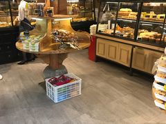 面包甜点陈列柜-昆明冠生园·蛋糕·面包(南强街店)