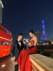 -现代经典婚纱摄影