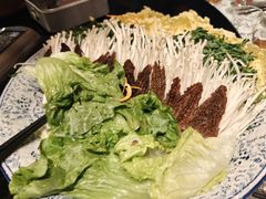 -帅巴人舅母子腊蹄民俗村