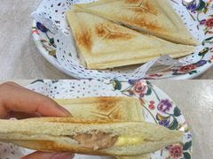 芝士吞拿鱼夹饼-喜莲咖啡