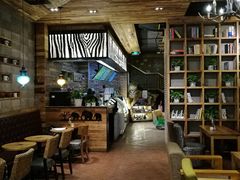 大堂-雨舍咖啡(汉神购物广场咖啡街区店)
