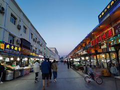 -布尔津河堤夜市