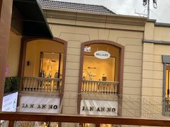 -王府井奥莱临潼小镇(临潼店)