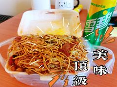 鱼香腊肠肝尖炒面-老婆婆炒饭(小白楼1902欧式风情街店)