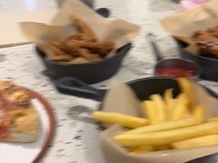 -必胜客(WOW中央公园店)