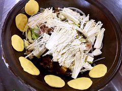 -粘豆包柴火铁锅炖