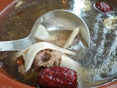 紫砂土鸡汤-有红鸡毛店·川菜(建设路店)