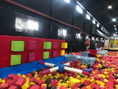 -嘿哟动霸CHUA·新潮玩运动娱乐中心·蹦床滑冰团建乐园