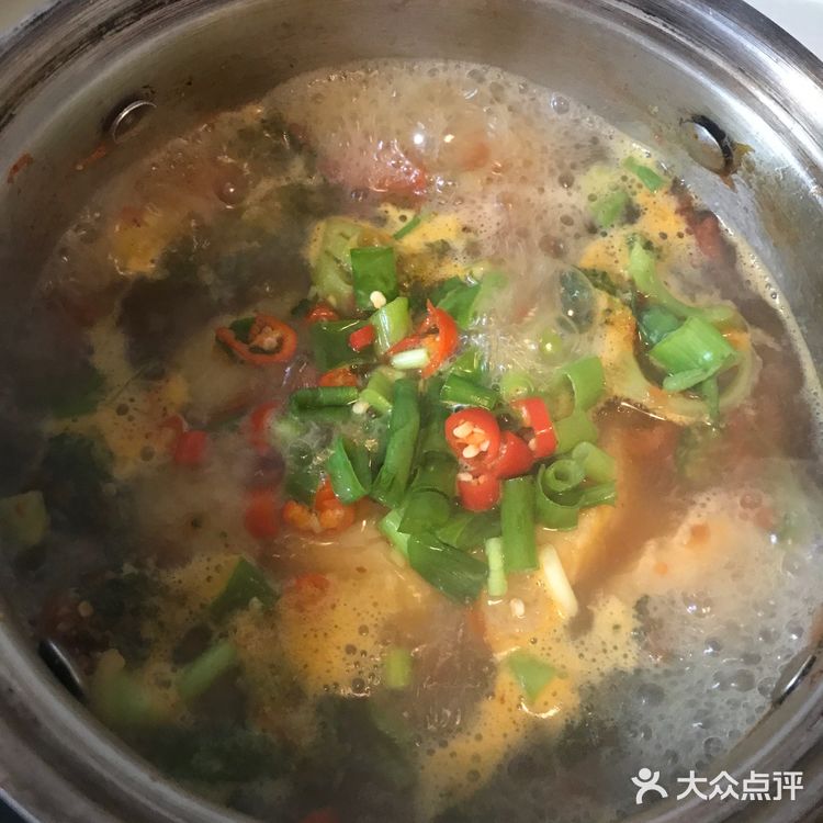 香菜，小米辣。巨巨巨好吃汤也很鲜美！