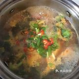 香菜，小米辣。巨巨巨好吃汤也很鲜美！