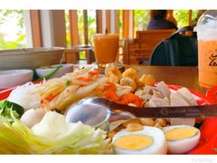 -Chom Cafe and Restaurant