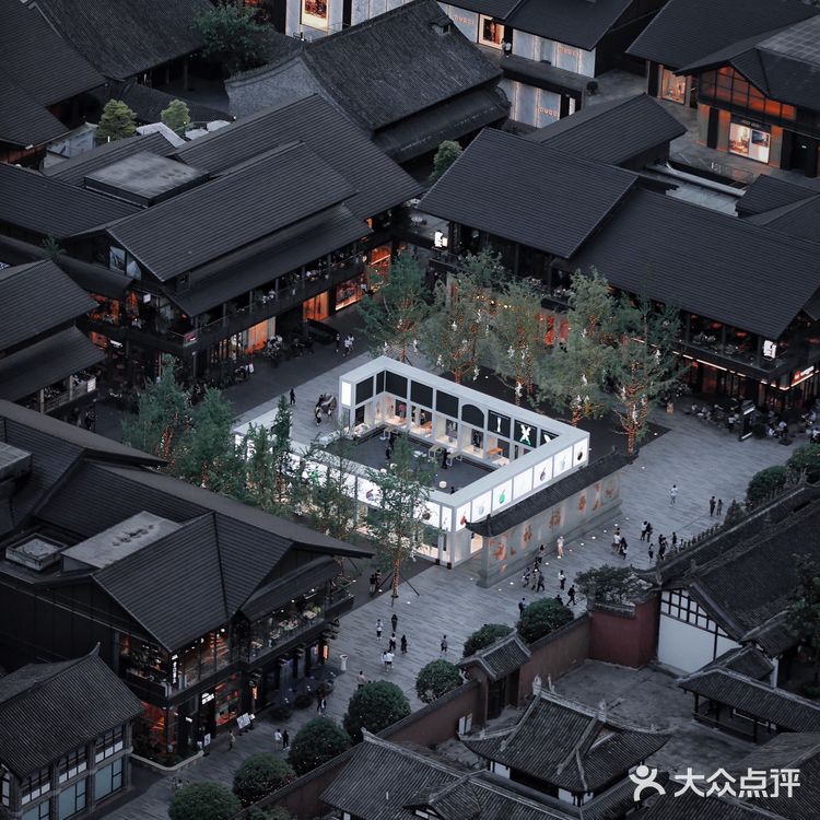 审美提升｜𝘊𝘩𝘦𝘯𝘨𝘥𝘶｜城｜追一束光