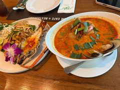 -Chom Cafe and Restaurant