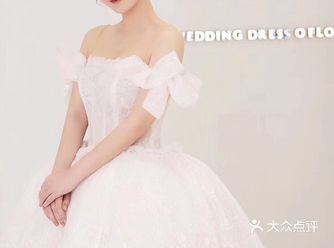 每个女孩都有一个公主梦吧 穿着洁白的婚纱挽着爸爸的手