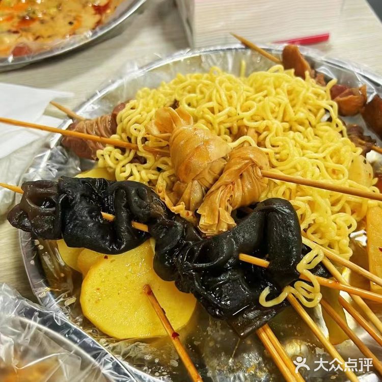 我宣布是最好吃的一家麻辣烫#街边 门朝北串串麻辣烫