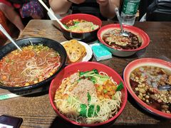 -爆炸头阿姨小四川正宗川味小吃(无任何分店)