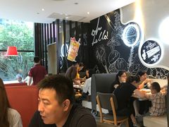 大堂-必胜客(武汉欢乐谷店)