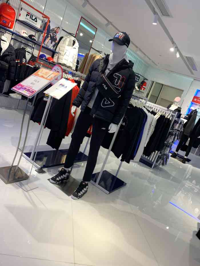 fila(石路国际商城店)-"麻烦加下我微信前天在你那买了一套衣服和鞋.