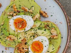 牛油果煮蛋吐司-RAC BAR(安福路店)