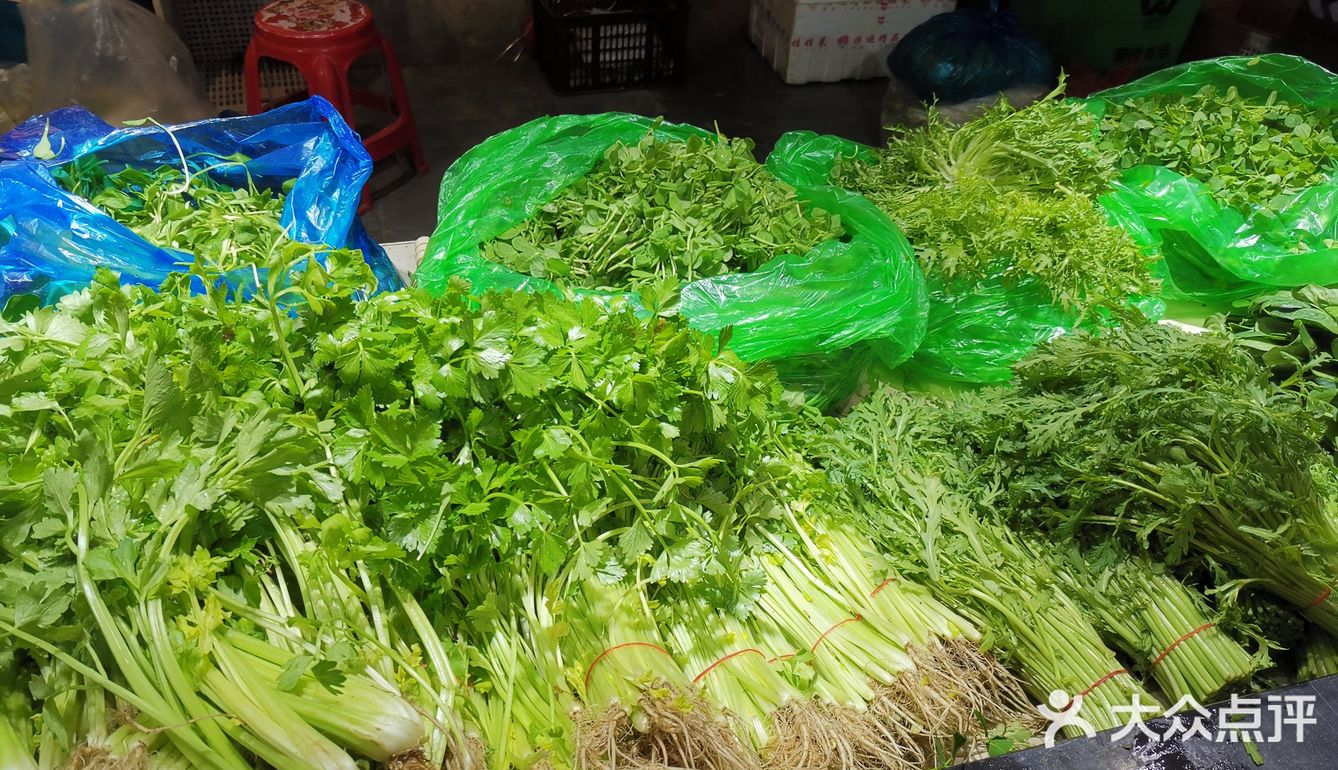 二楼是蔬菜，豆制品，水果等，这里品种齐全，价格公道
