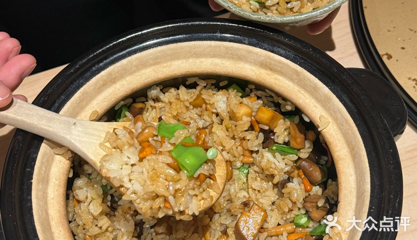 板前和包厢都有，仪式感拉满～- 菌菇釜饭