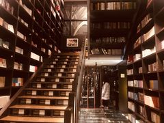 -钟书阁(松江泰晤士小镇店)