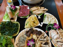 全家福-大理董·董家小厨野生菌火锅(古城旗舰店)