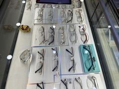 -光明眼镜·蔡司授权(徐泾店)
