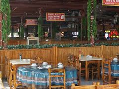 -三亚火车头万人海鲜广场