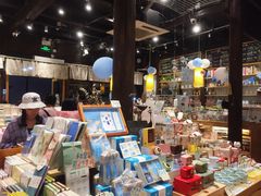 -猫的天空之城概念书店(杭州南宋御街店)