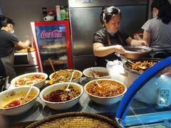 -爆炸头阿姨小四川正宗川味小吃(无任何分店)