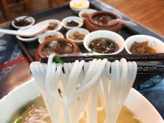 -建新园过桥米线(宝善街店)