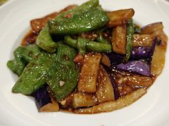 -沙枣树辣子鸡•新疆家常菜(喀什西路店)