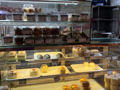面包甜点陈列柜-白玉兰食品甜凤店(合生汇店)