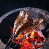 架一炭炉，几串烤肉，一杯冰啤，钟情于夜晚的静