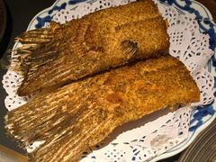秘制炸鱼尾-阿里家·新疆烤肉酒場 by MIG