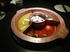 菌王奇香锅-滇釜火锅·能喝汤的火锅(车公庄店)